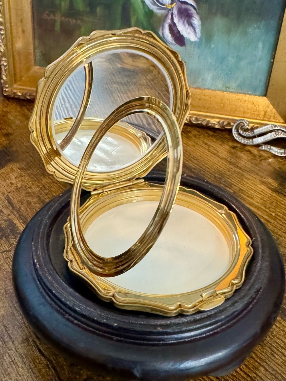 Vintage Hand-Painted Stratton Mirror Compact - Picture 4 of 14